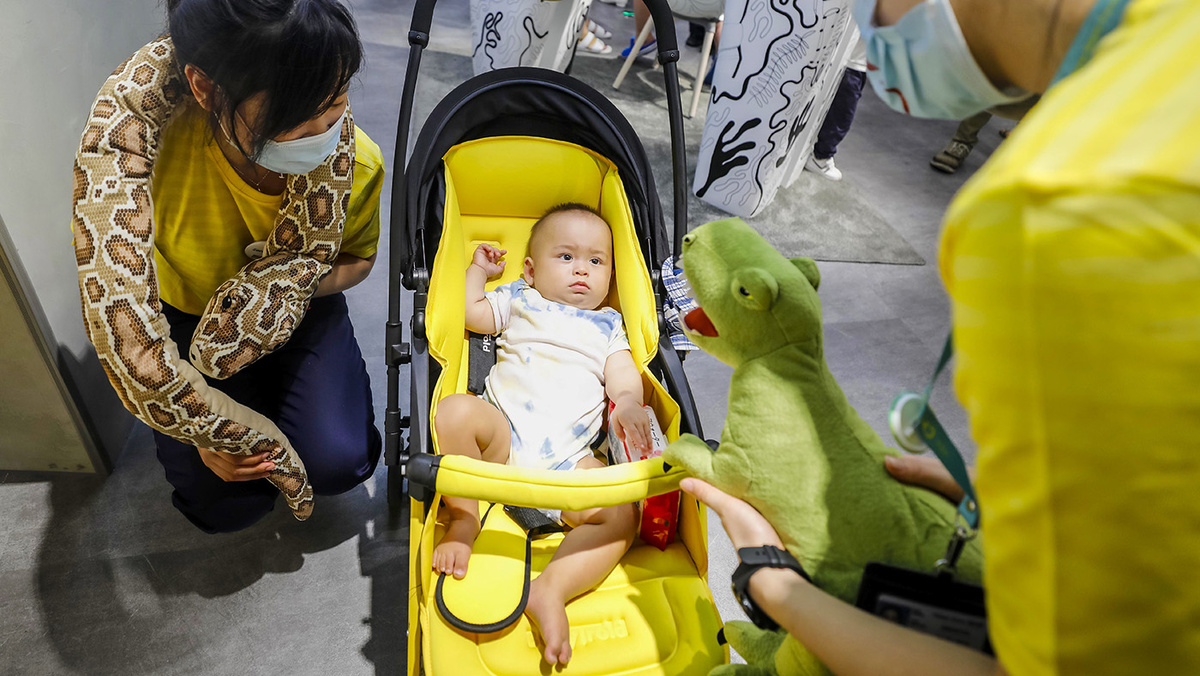   Alex Plavevski / EPA / TASS