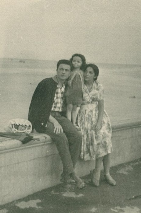 С женой и дочкой в Алуште. Фото из открытых источников