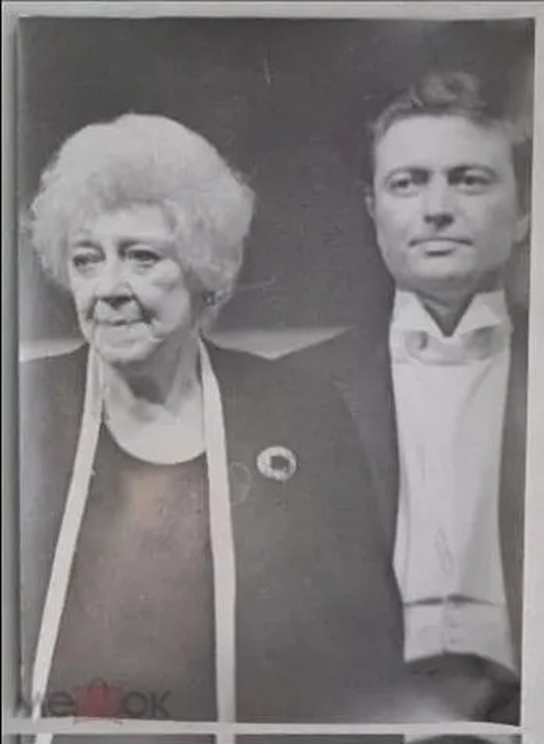 Ф. Раневская и В. Бероев после спектакля.