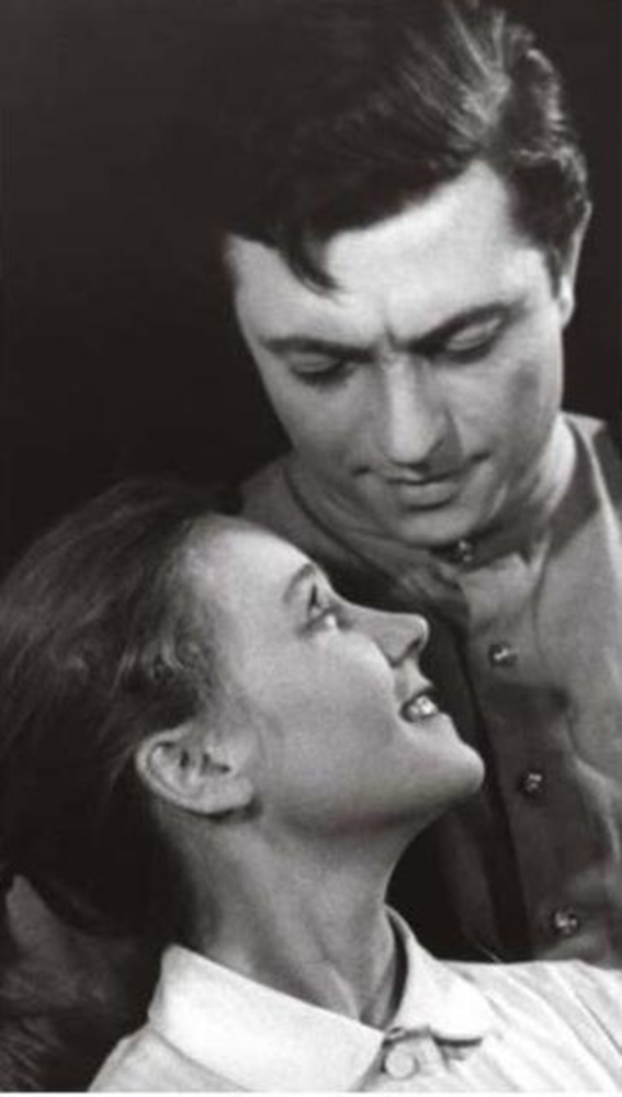 С И. Саввиной в спектакле "Поезда расходятся"