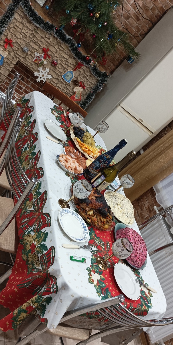 Зажигалка, чтобы поджигать бумажку, а не курить. А то сейчас начнётся). 