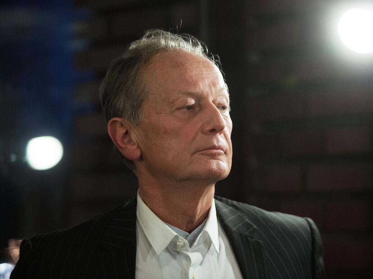    Писатель и сатирик Михаил Задорнов во время интервью | © РИА Новости / Максим Блинов