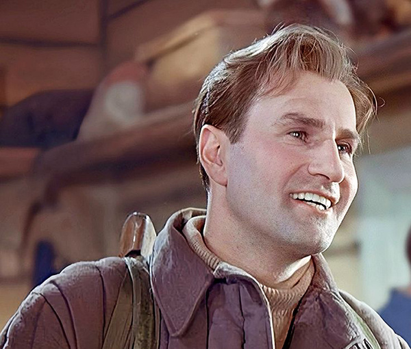 Нашла очень красивую фотографию Владимира Зельдина. Но информацию из какого фильма или спектакля, не смогла найти.. Возможно, вы знаете больше информации