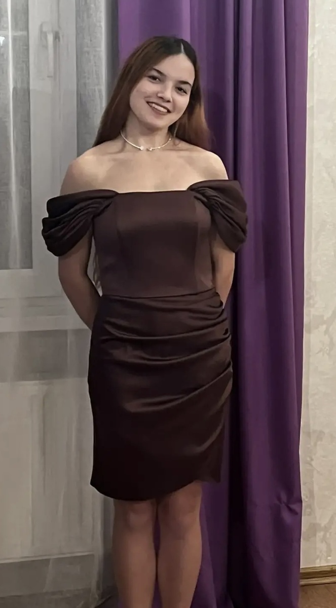 Фото автора. Платье которое выбрала Алина себе на подарок от меня на Новый год. 