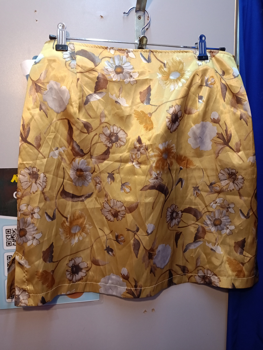 Полиэстровая юбка. Показать можно, носить врядли. Взяла показать потому, что цвета напоминают картину Густава Климта "Поцелуй"