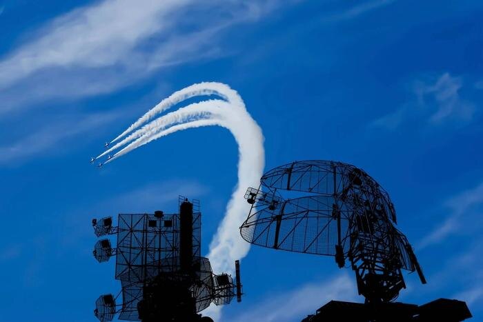 Обложка © Shutterstock / FOTODOM / VLADJ55