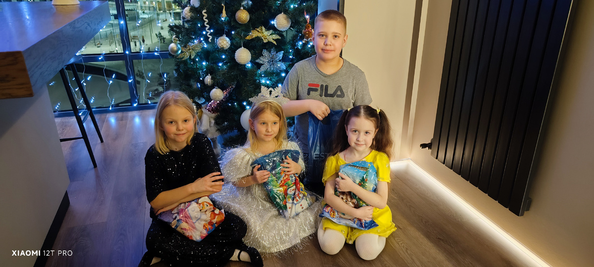 Варвара, Кира, Арина и Костя.