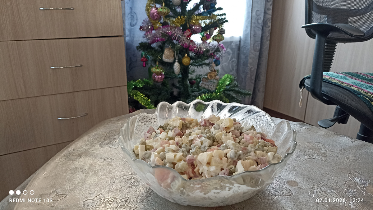 Салат ,, Оливье. ,, Фото автора.