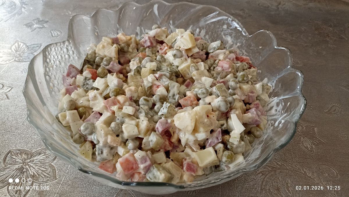 Классический салат ,,Оливье. ,, Фото автора.