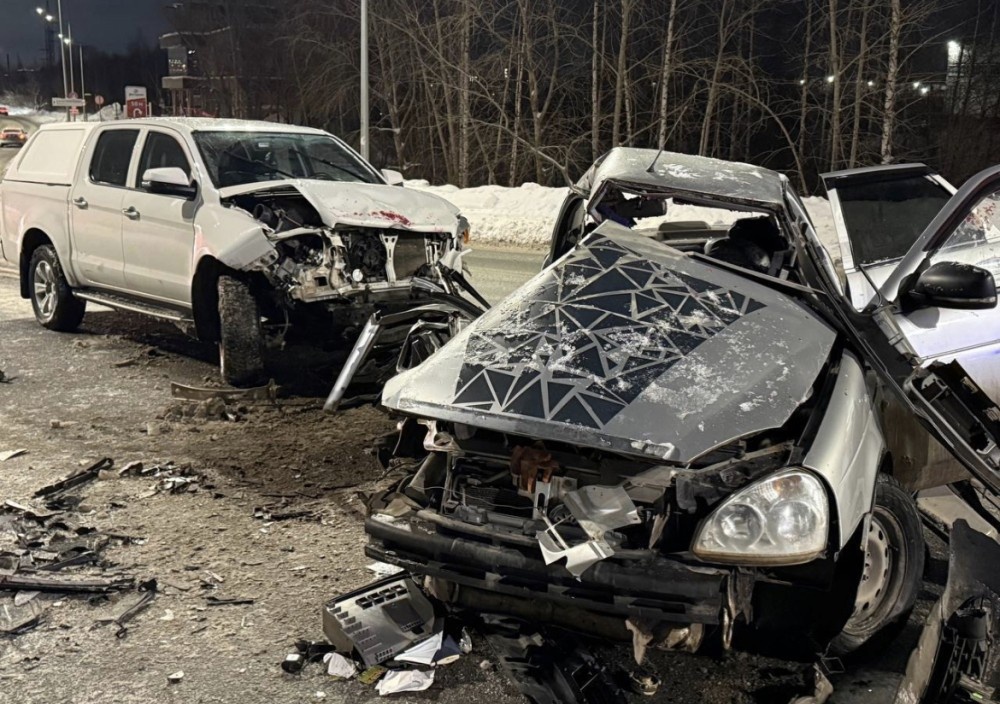    Двое погибли при столкновении Lada Priora с пикапом Sollers в Ижевске