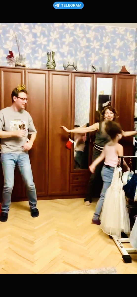 Танцуют все!