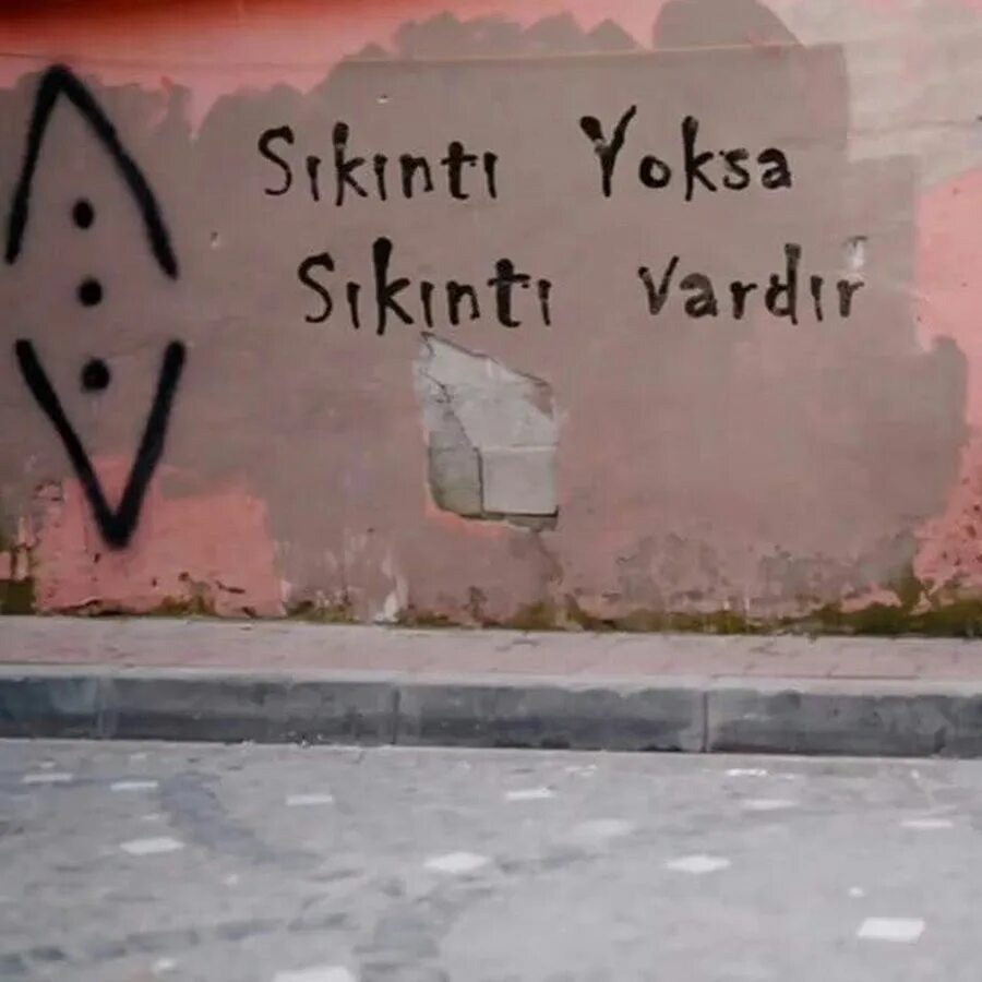 Если нет проблем,  то это проблема. Кадр из турецкого сериала "Чукур"