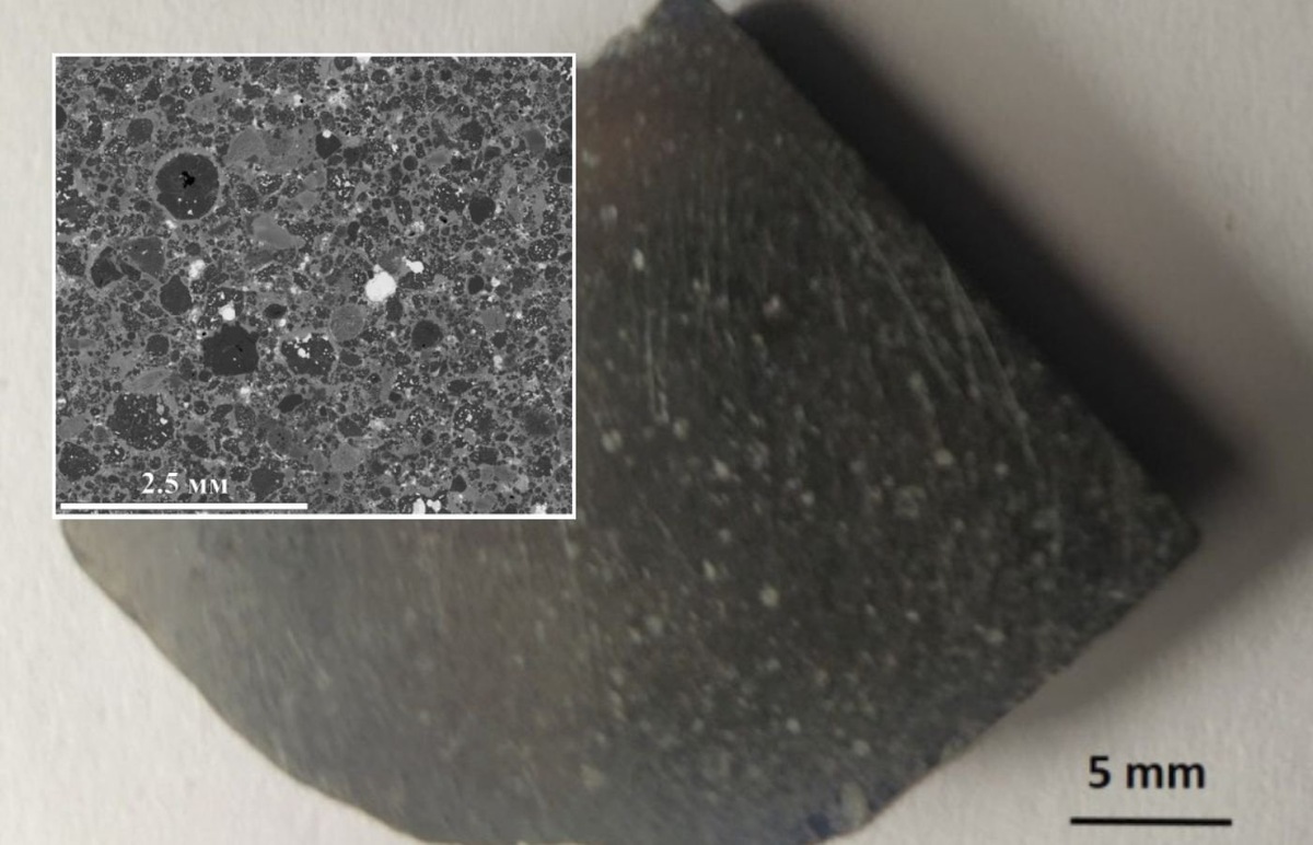    Углистый хондрит Dar al Gani 190 (DaG 190).