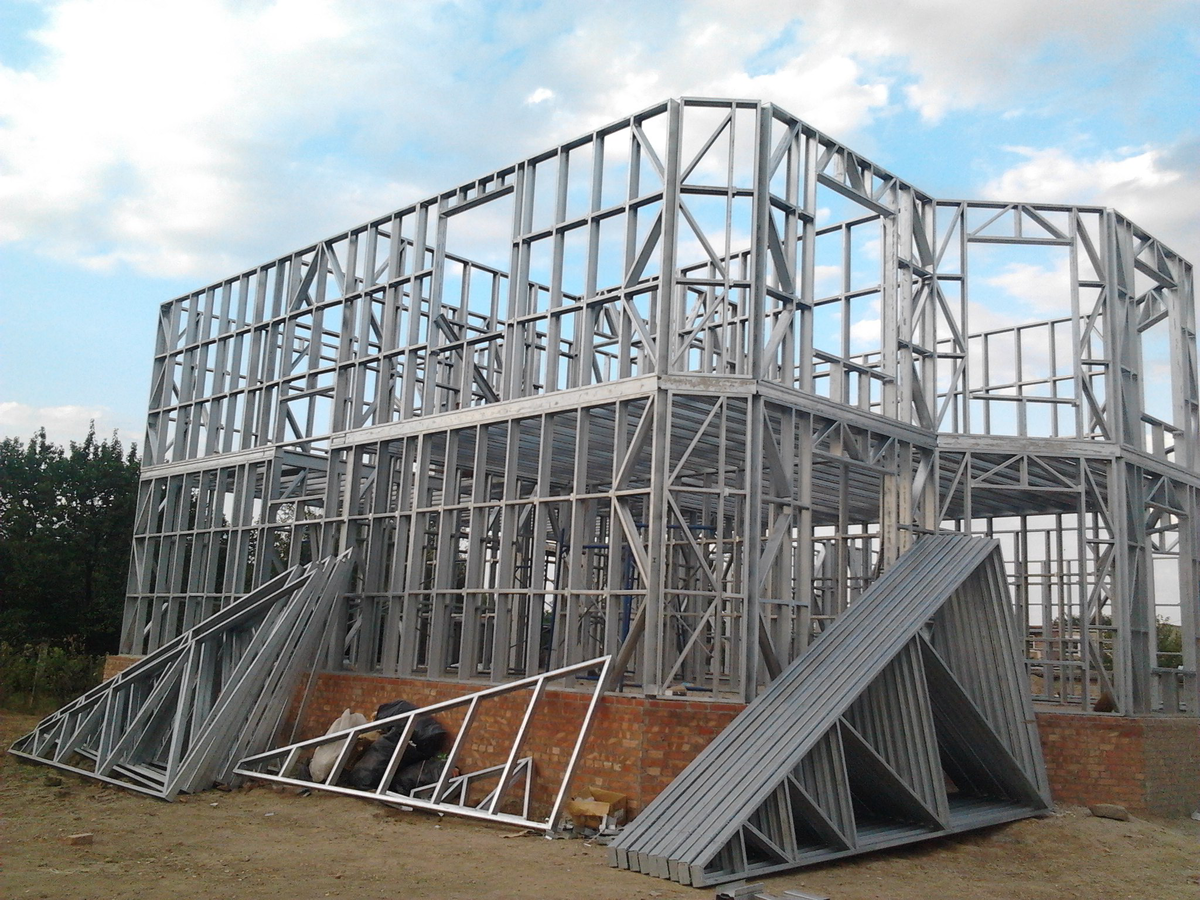 Каркас ЛСТК частного дома (фото «Профильные системы плюс», производство ЛСТК в Армавире)