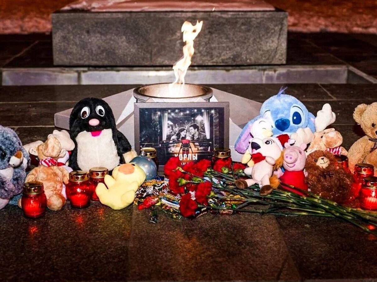    Стихийный мемориал, созданный в память о погибших при атаке БПЛА ВСУ на поселок Хорлы Херсонской области | © РИА Новости / Пресс-служба губернатора Запорожской области