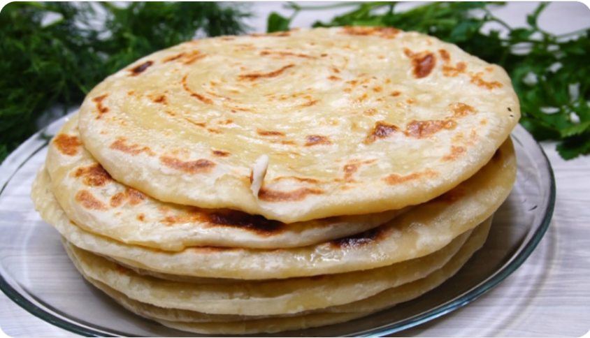 Катлама: Лепешки получаются тонкими, слоеными, к тому же готовятся на сухой сковороде, да и продукты под рукой...