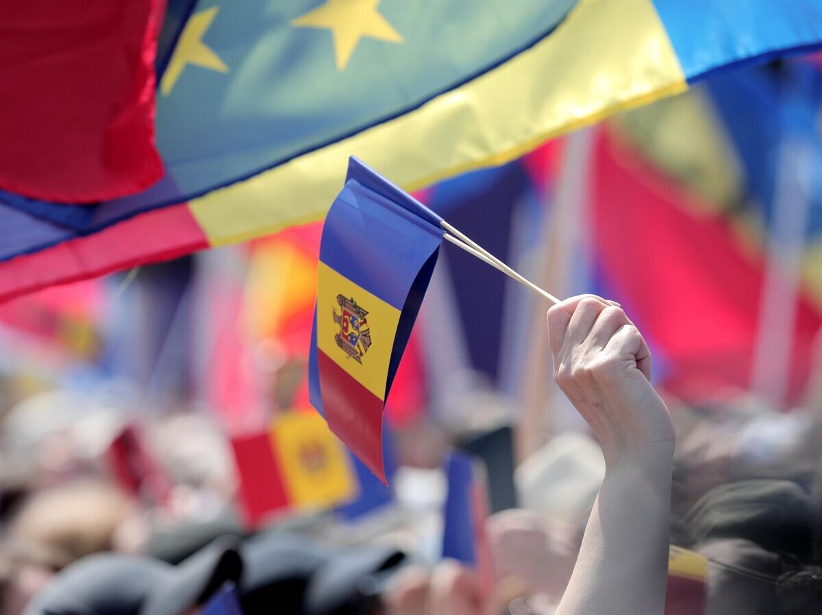    Участники митинга на площади Великого Национального Собрания в Кишиневе | © Sputnik / Дмитрий Осматеско