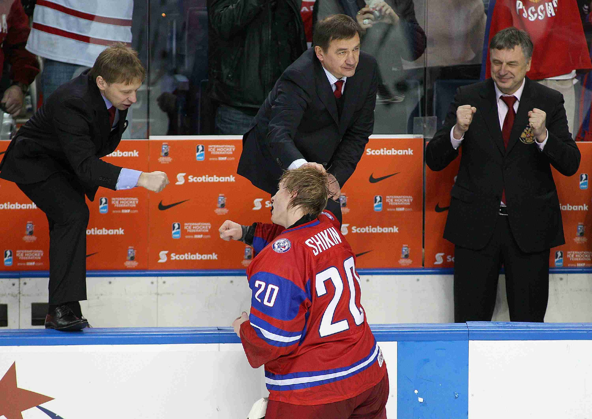 Валерий Брагин в центре