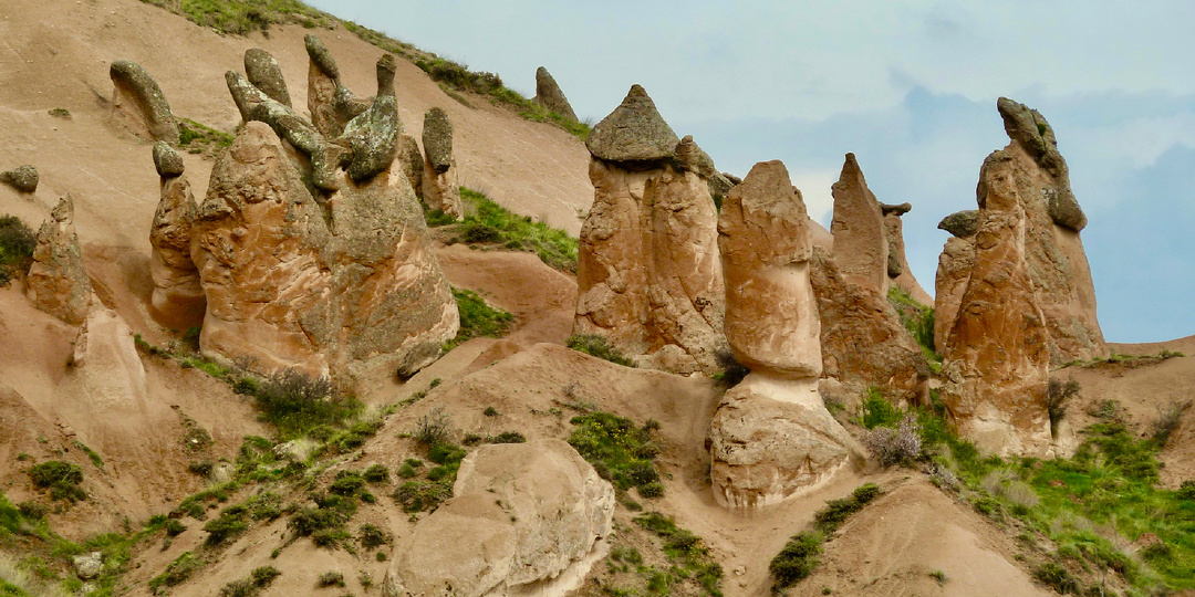 Каменные цветы, тишина пещер и уютные городки: прогулка по миру Каппадокии