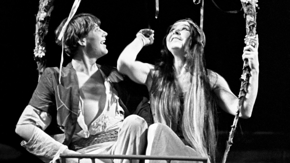 Михаил Долгинин и Нина Ургант в спектакле «Петр Гюнт» академического театра драмы имени А. С. Пушкина, 1979 год