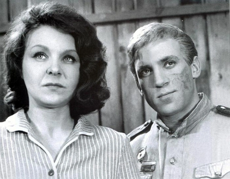 Нина Ургант и Владимир Высоцкий в фильме «Я родом из детства», 1966 год