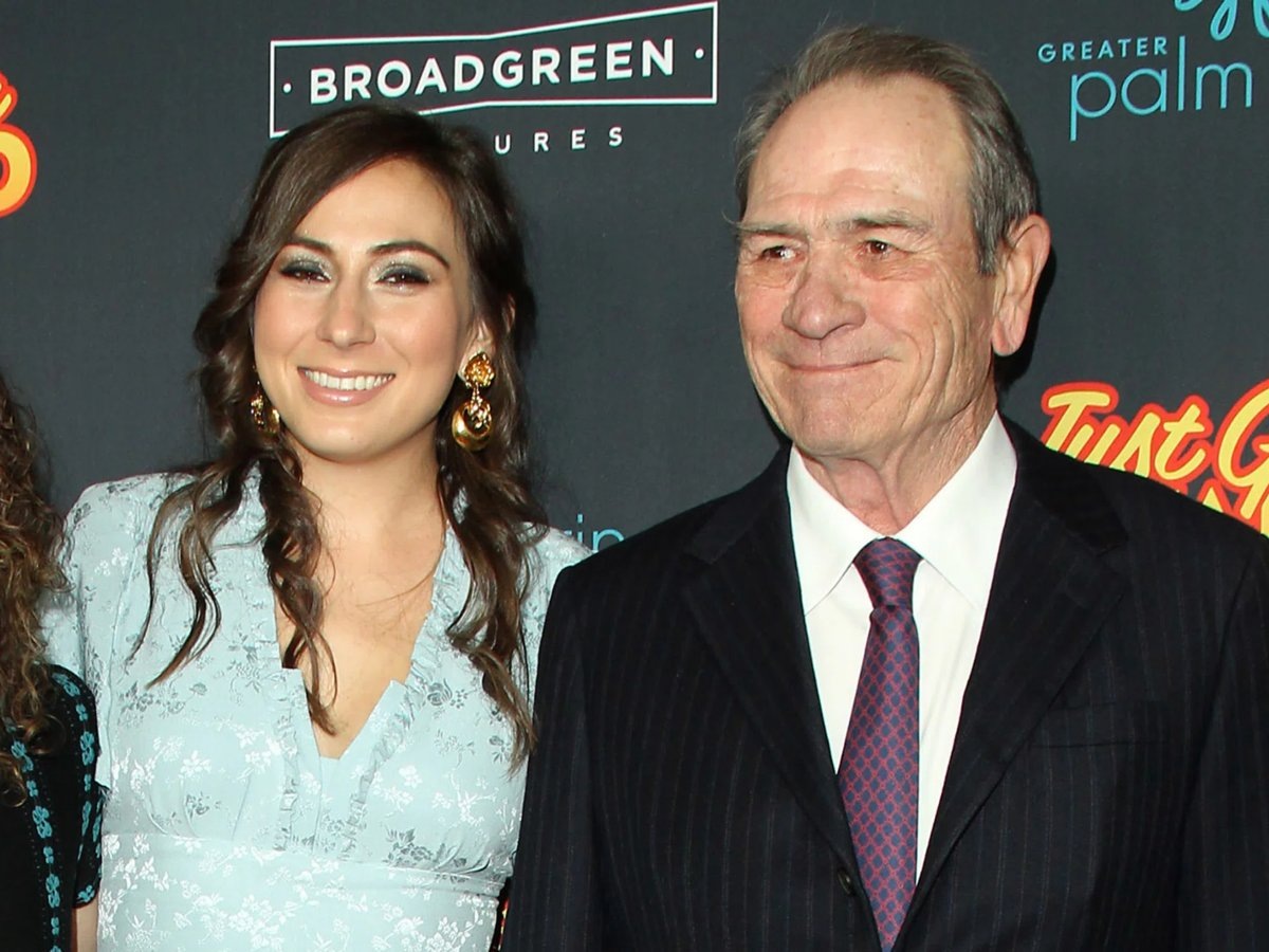     Дочь Томми Ли Джонса скончалась в возрасте 34 лет