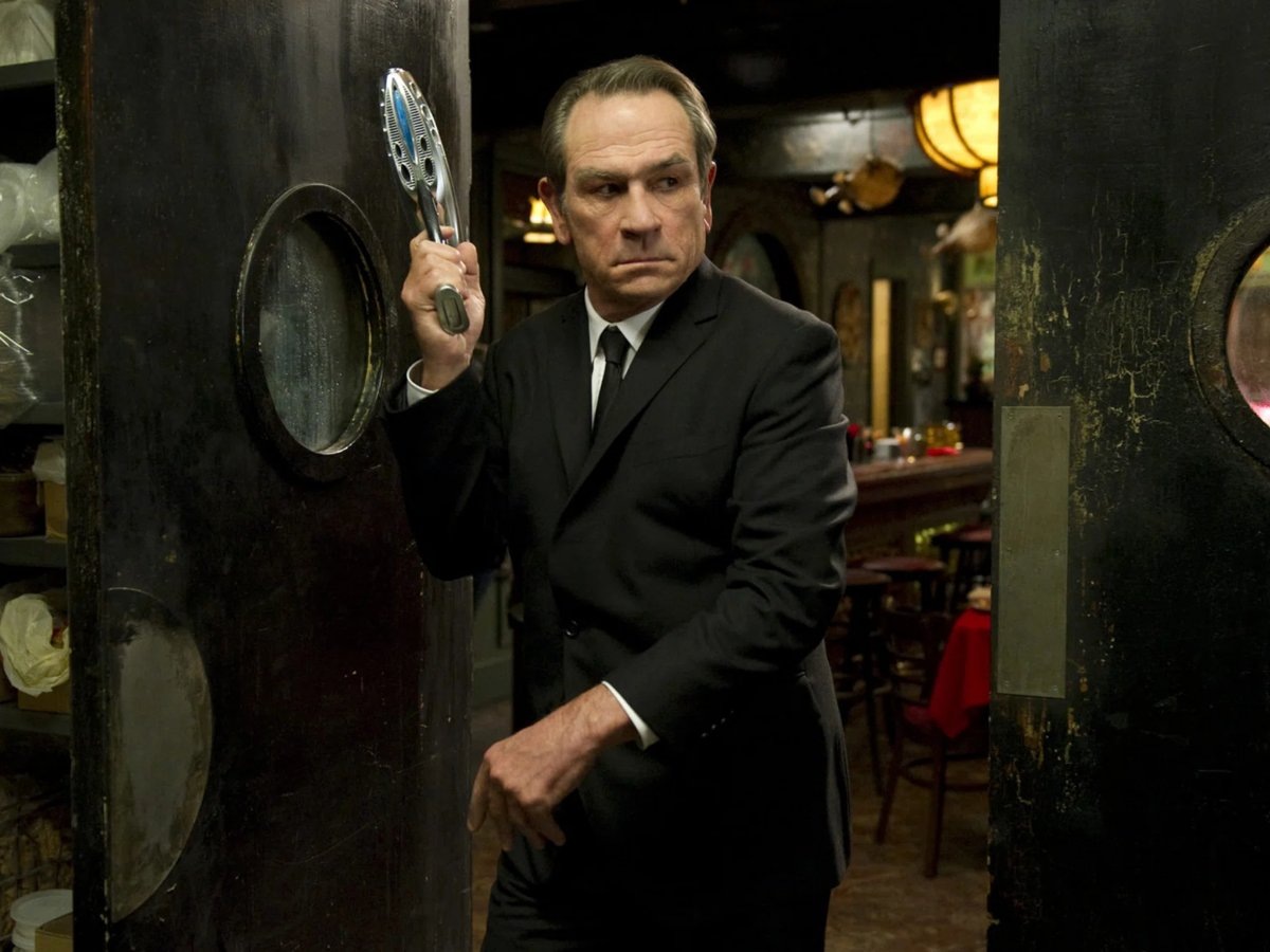    Отец Виктории является известным актером