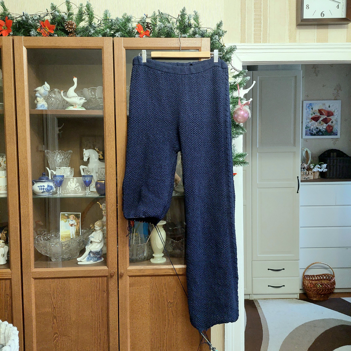 Брюки почти готовы.