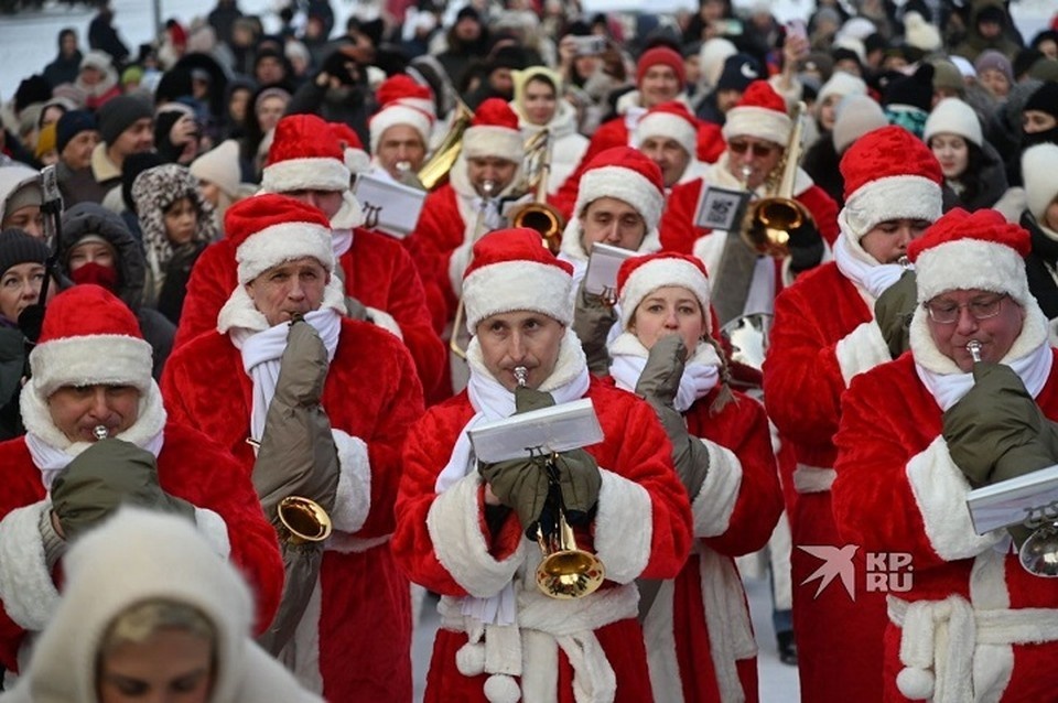    Зимние волшебники прошли по главным аллеям парка Ольга ЮШКОВА