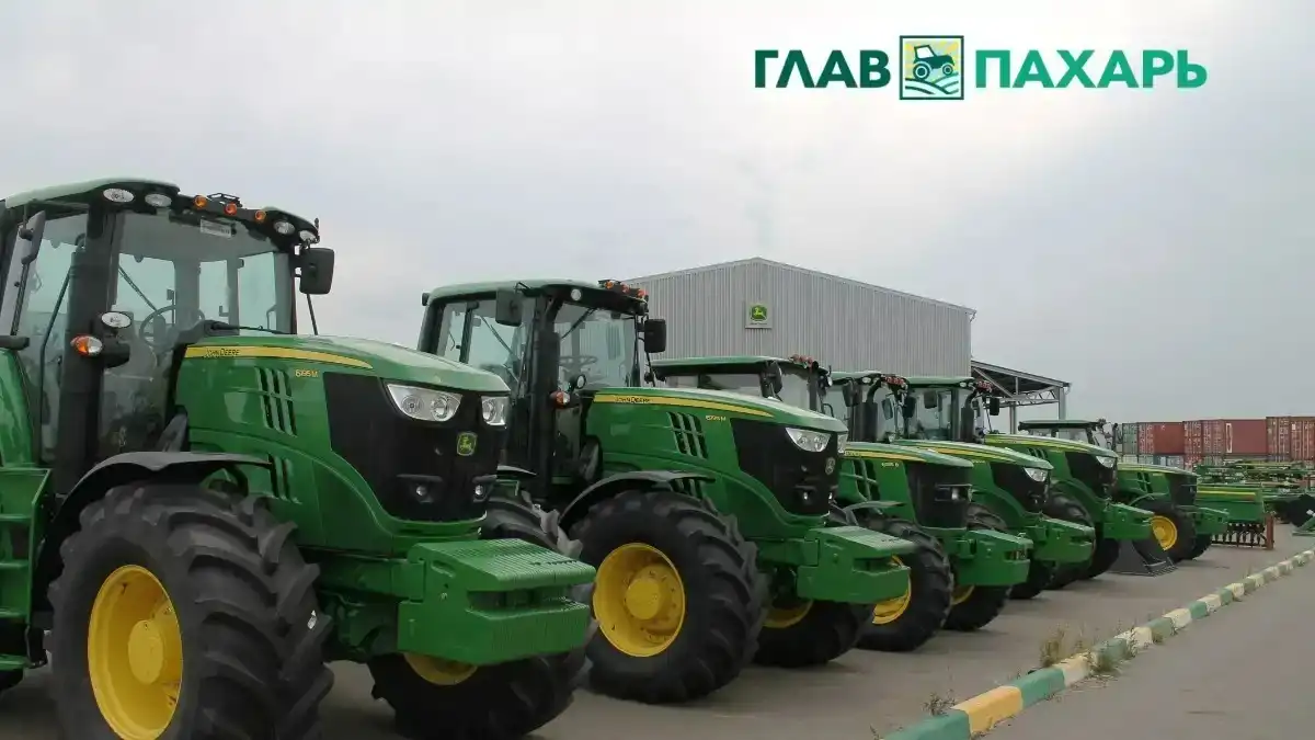 Фото: © Артём Борисов / Glavpahar.ruТракторы John Deere (фотография носит иллюстративный характер)