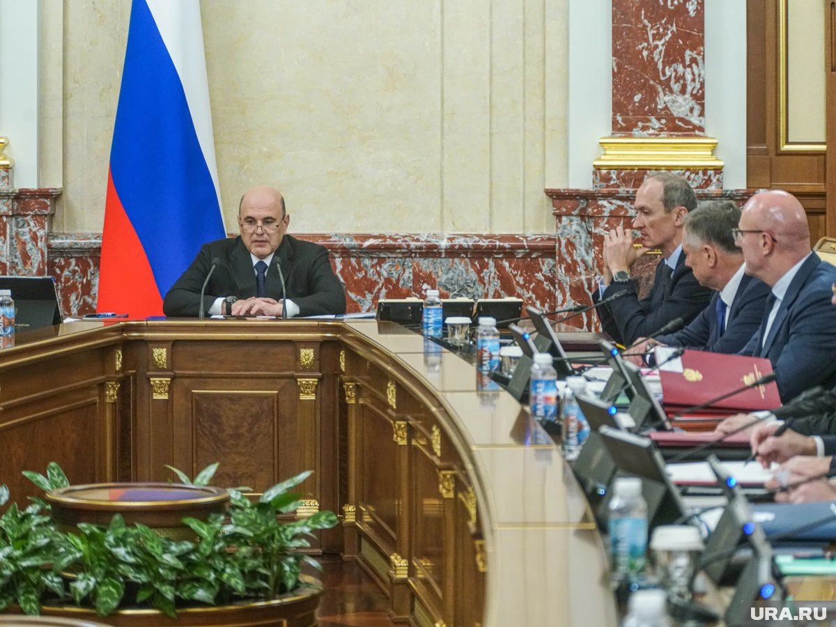     Распоряжение о кадровых изменениях в аппарате правительства РФ подписал Михаил Мишустин