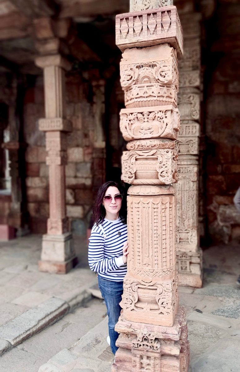 Колонны мечети в комплексе Кутб, Дели, Индия. 13 век