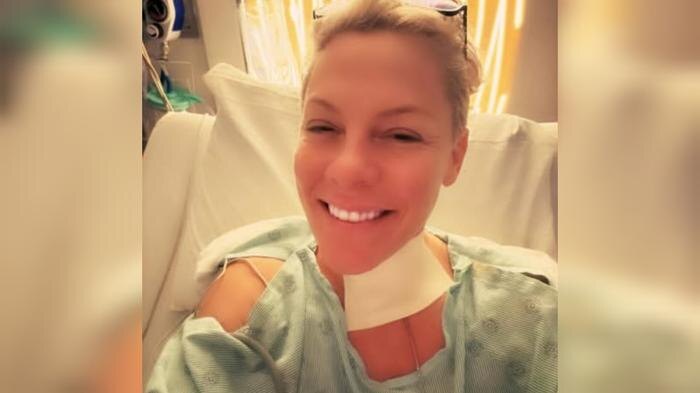 Певица Пинк в больнице. Фото © Instagram (признан экстремистской организацией и запрещён на территории Российской Федерации) / pink