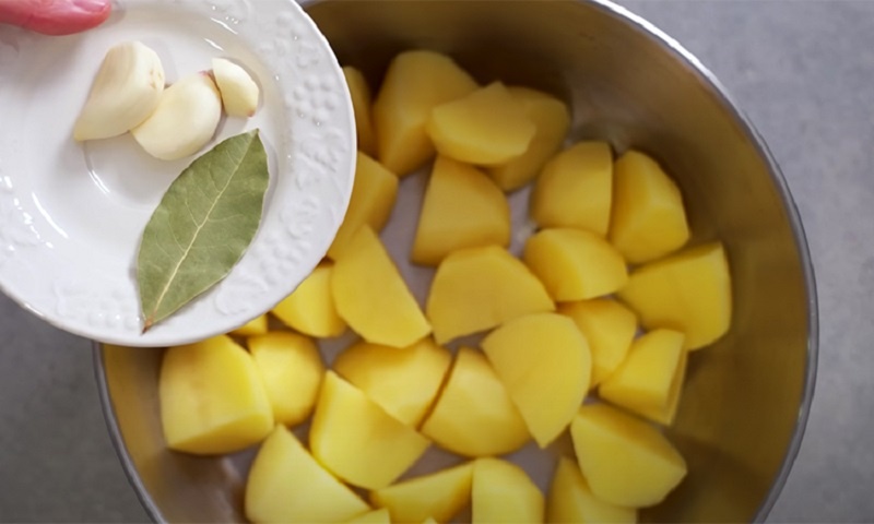 Картофельная запеканка с фаршем: семейный ужин из простых продуктов, достойный ресторанного меню