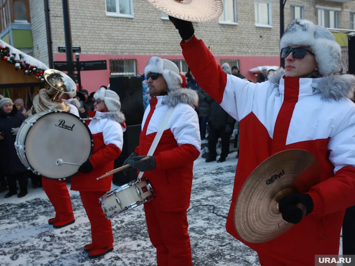     Деды Морозы оказались музыкантами (архивное фото)