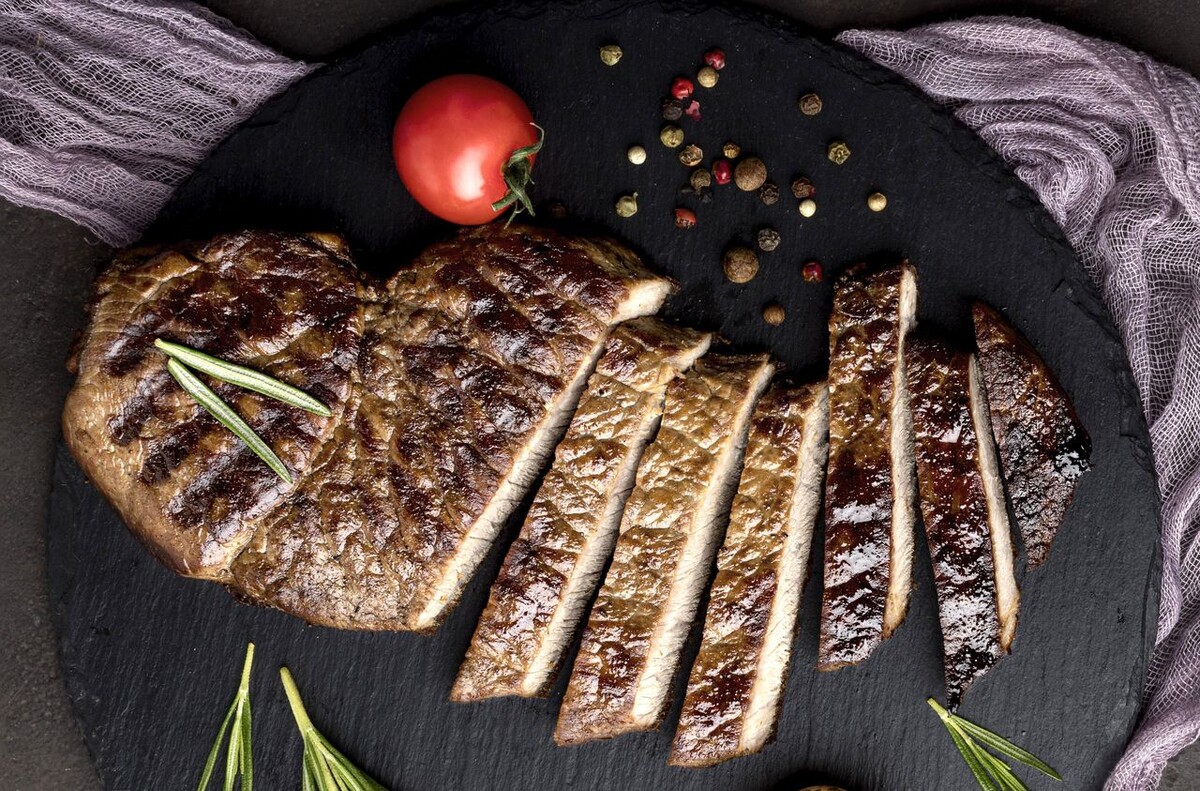    Стейк. Фото Freepik.