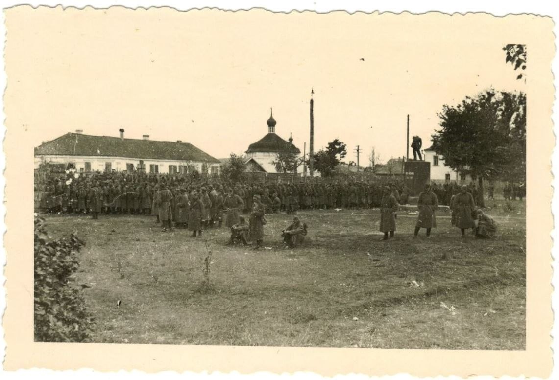 Фото лагеря военнопленных в г. Торопец. Источник фото: группа ВК "Советские военнопленные периода ВОВ" https://vk.com/club214359663