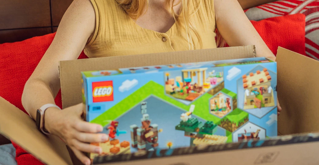 Самую дорогую игрушку женщина купила в подарок мужу, а не ребенку