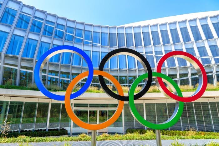 Обложка © Shutterstock / FOTODOM / Collection Maykova