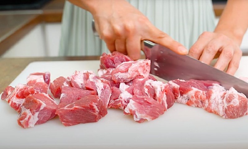 Домашнее рагу с картошкой и мясом на сковороде: как получить вкус томлёного блюда из казана даже без печи