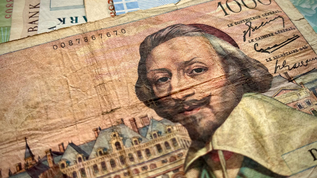 Говорят, Ришелье обладал даром предвидения. Он предчувствовал заговоры, словно тени шептали ему на ухо…