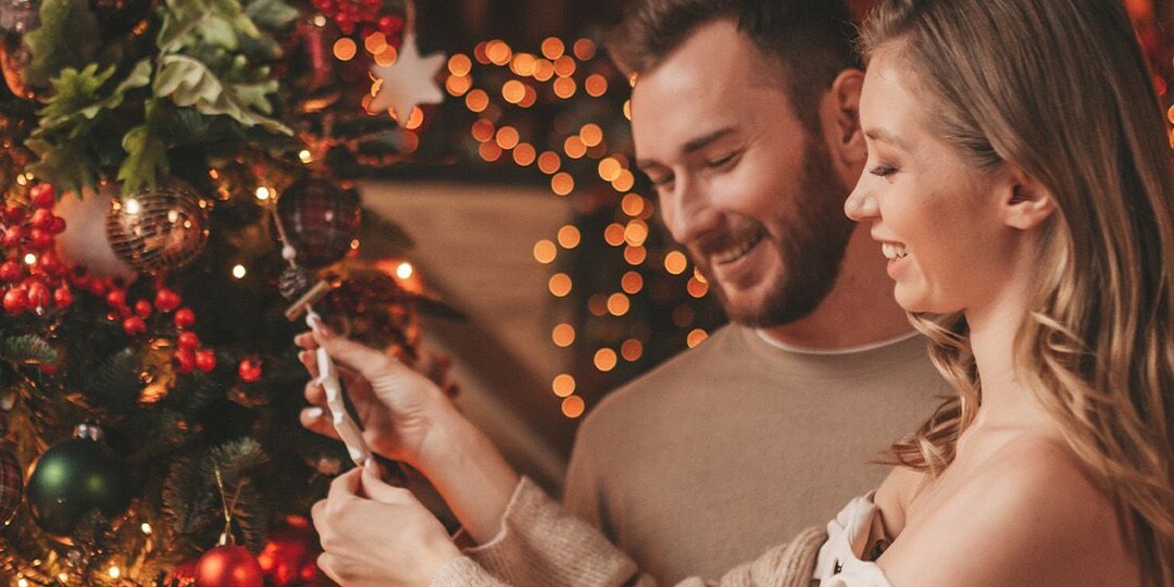 Что общего у оливье, камина и статистики рождаемости? Как романтика долгих вечеров превращается в демографический тренд