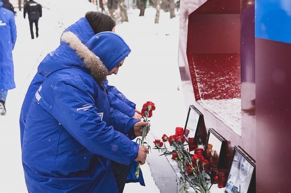    Молодежь ДНР почтила память погибших в Хорлах Херсонской области. Фото: t.me/blog_donshtab