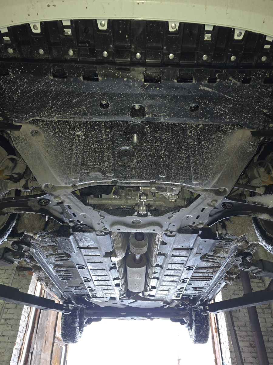 Автомобиль оснащён двигателем на 90 л.с. и 5-ступенчатой МКПП.