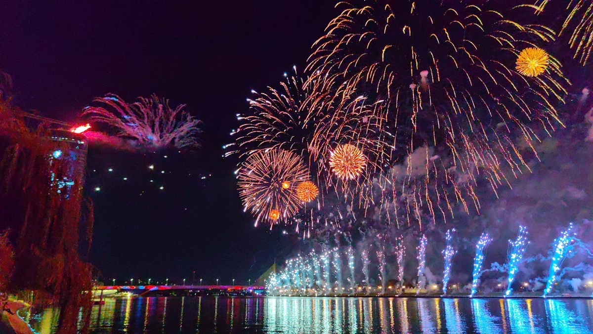 Фейерверк в Белграде. Не новогодний, но из личных фотоархивов автора