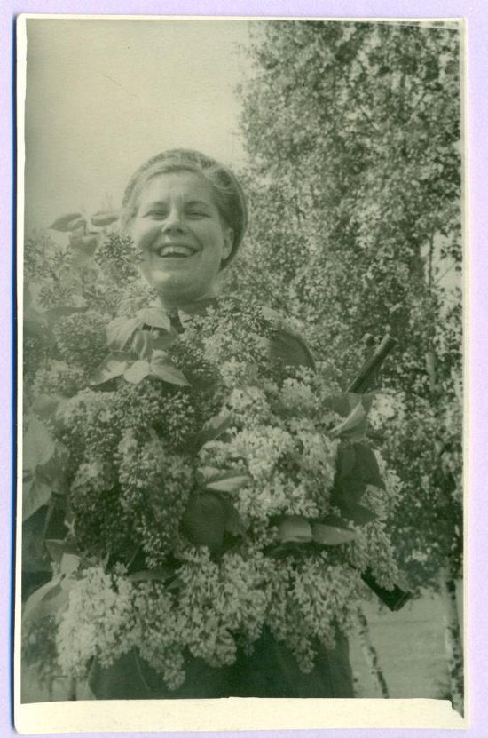 Разведчица и военфельдшер 2-ой Особой Екатерина Яковлевна Данилова. Фото 1943 г.