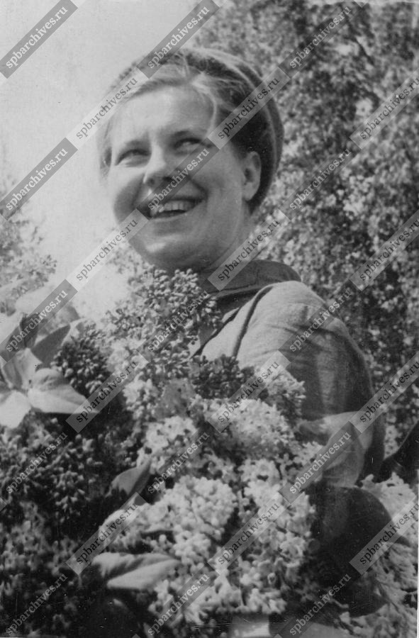 Разведчица и военфельдшер 2-ой Особой Екатерина Яковлевна Данилова. Фото 1943 г.