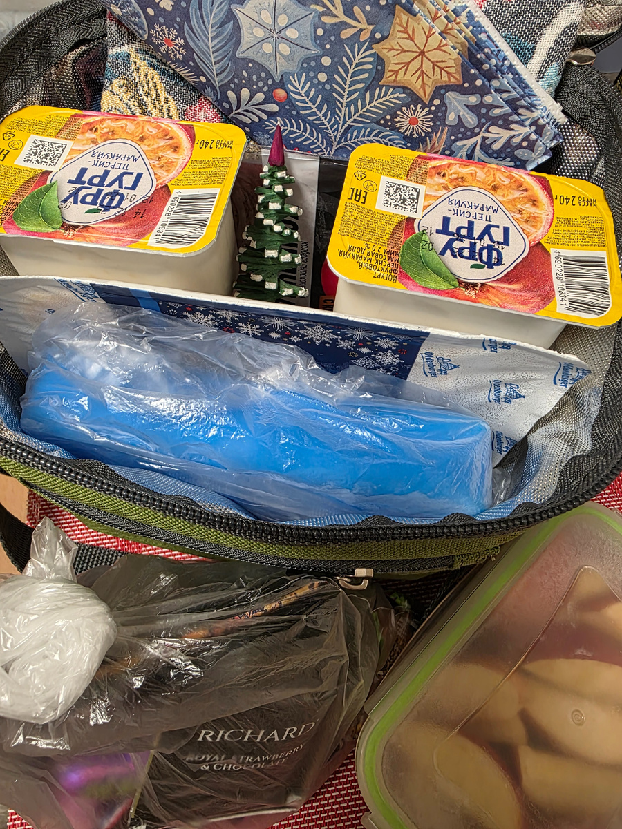 Еще и йогурт впихнула