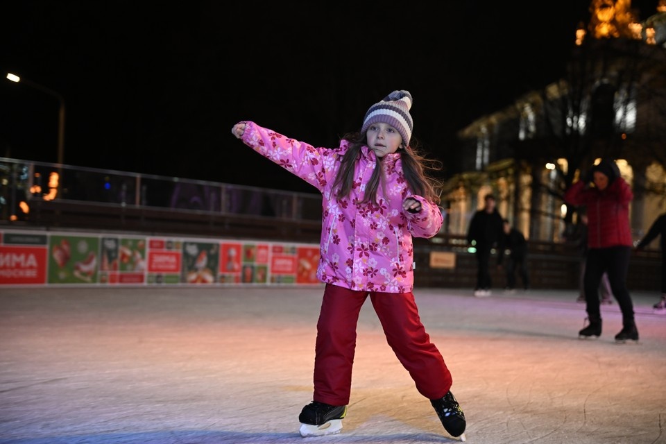    В Ульяновске на стадионе «Волга» стартовали массовые катания на коньках архив "КП"