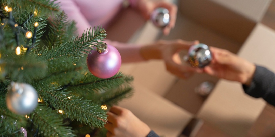 Операция "Прощай, елка!": как убрать декор, чтобы он дожил до следующего года